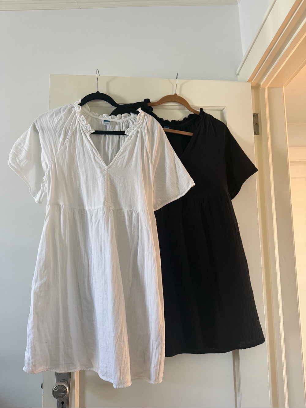 Bundle of 2 Old Navy Split-Neck Crinkle Gauze Mini Swing Dresses - Black/White - Picture 2 of 6